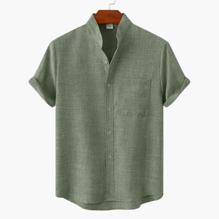 Men’s Short Sleeve Button-Down Shirt with Collar