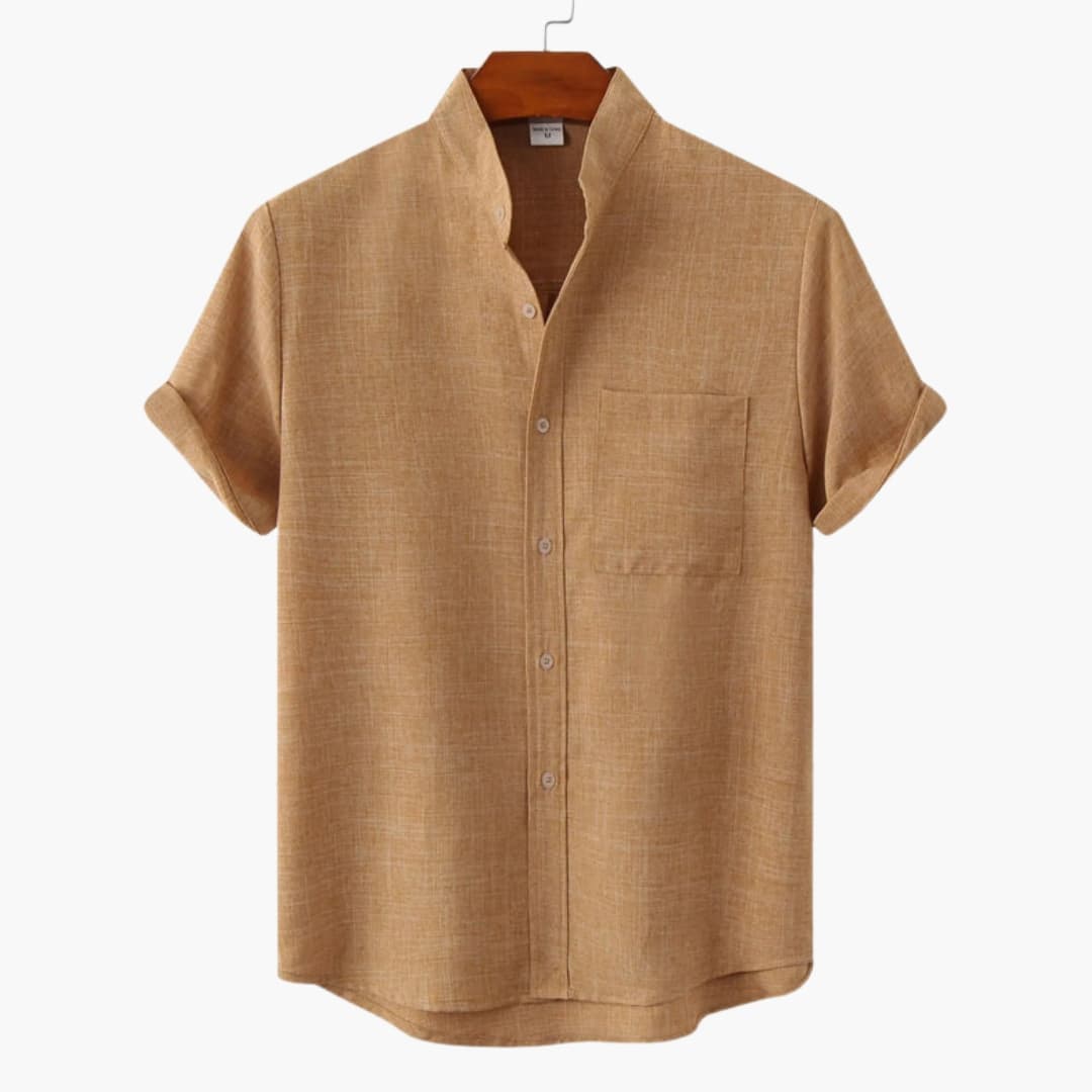 Men’s Short Sleeve Button-Down Shirt with Collar
